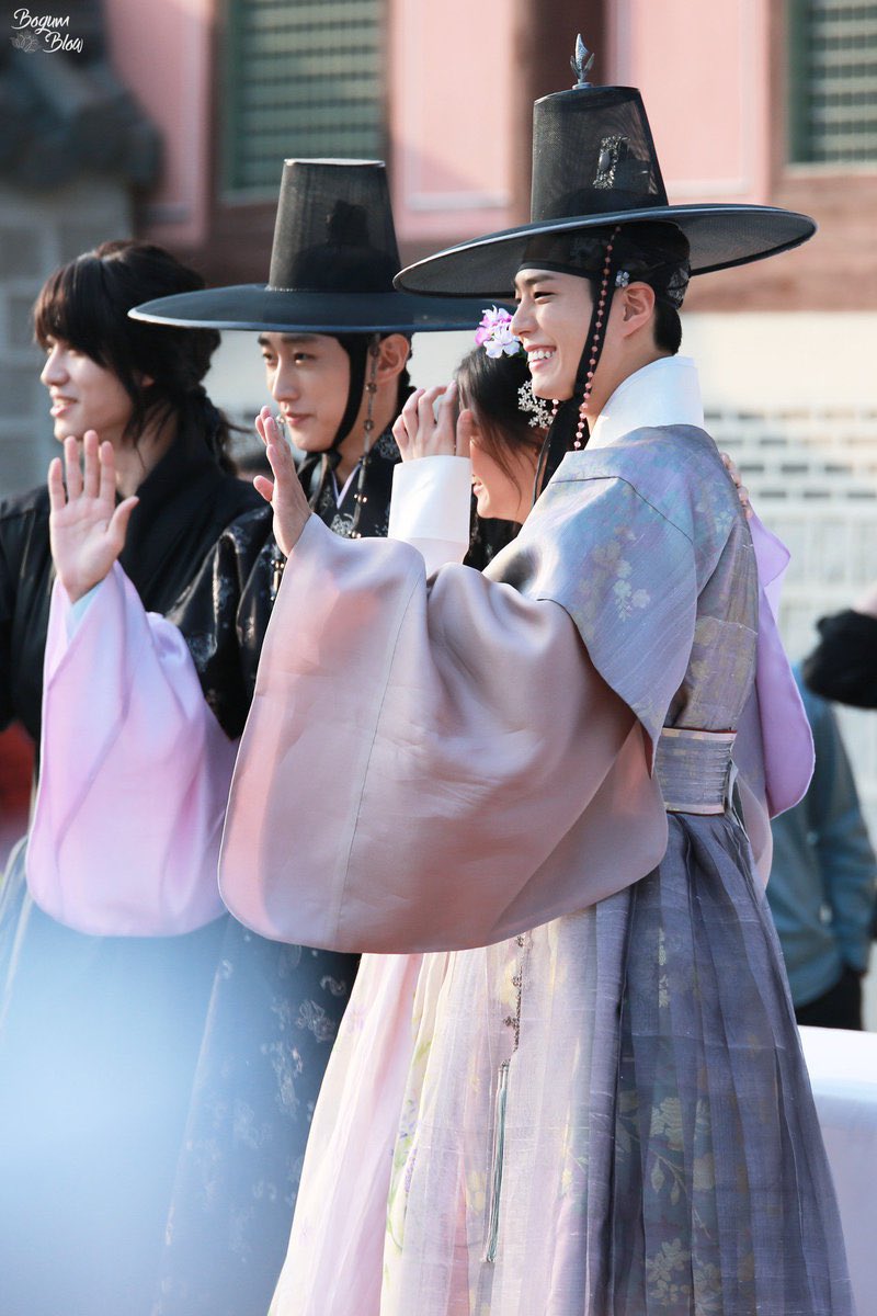 zagummy1's tweet photo. BE READY TO WECOME THE ROYAL FAMILY!! 

#ParkBoGum #KimYooJung #JungJinyoung #KwakDongYeon #CharSooBin https://t.co/0hBHwrUKb1