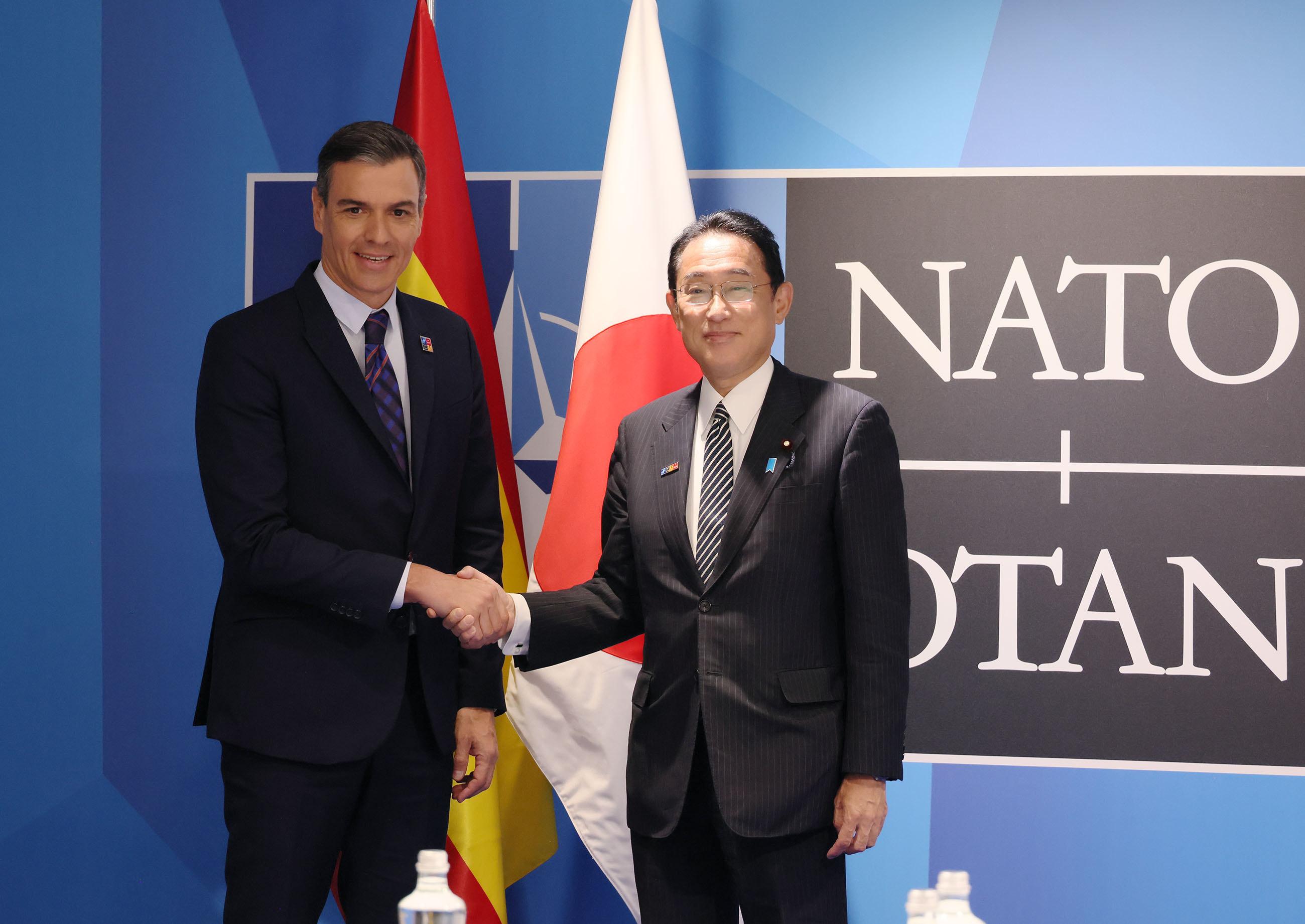 外務省 日 スペイン首脳会談 6月29日 Nato首脳会合 のため スペイン を訪問中の 岸田総理大臣 は ペドロ サンチェス首相と会談を行いました T Co 68fqrqdjrp T Co Hlwee2b2w0 Twitter