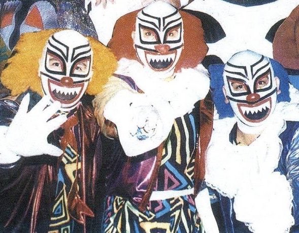 Ring604's tweet photo. Los Payasos, la legendaria tercia que conformaron los luchadores Coco Rojo, Coco Azul y Coco Amarillo y que se convirtieron en Campeones de Tríos y en grandes íconos de AAA #TriosDeLeyenda #LosÍdolosDelRing #LosPayasos #AAA #CocoRojo #CocoAzul #CocoAmarillo #LuchaLibre https://t.co/PL7ZPsh6Yw