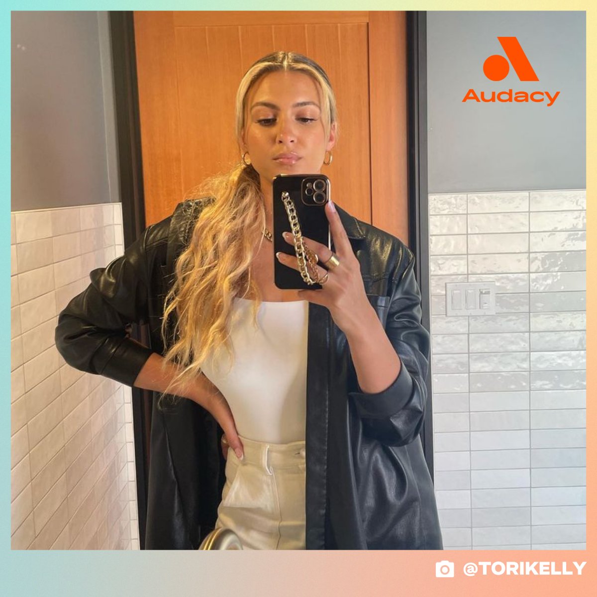 Audacy's tweet photo. How can we get glowing skin like @torikelly this summer though? ☀️

🎧 #HelpUsToLove with a little 'Pop Goes Love' Radio: https://t.co/pfGDVb00Ri https://t.co/xQWPR3eSHK