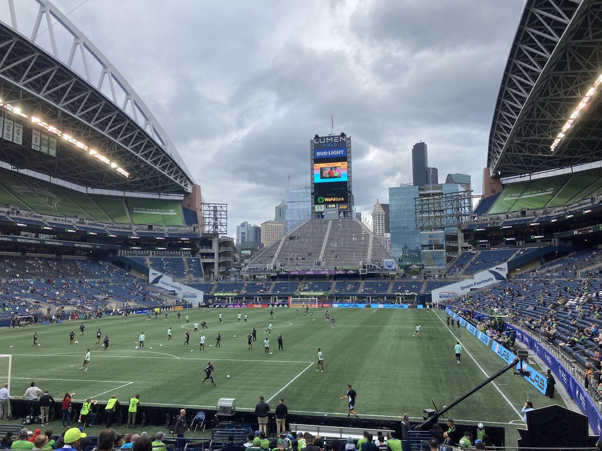 anthonykdrives's tweet photo. Perfect weather for a game #soundermatchday #mls #StormHour https://t.co/dRHZlGSa98