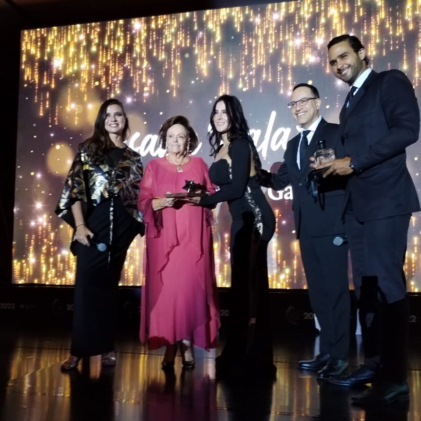 FoodandTravelMX's tweet photo. Por su importante labor en la cocina tradicional mexicana, reconocemos la Trayectoria Gastronómica de la chef #SusanaPalazuelos en los #FTHospitalityAwards 2022 by @AmericanExpress. ¡Muchas felicidades!

@CasaMadero @DonJulioOficial @Volkswagen_MX @RitzCarlton #GarciCrespo https://t.co/H7i7iLiub9