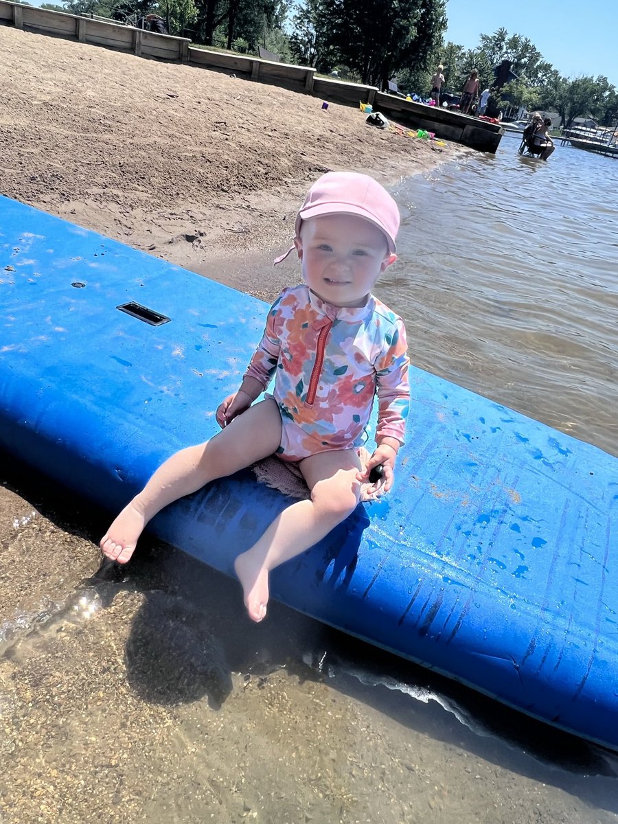 Miss_DeBoer's tweet photo. Another summer update ☀️. Having the best time with my favorite little gal ♥️ 😎 https://t.co/Fk4Yd2N9NJ