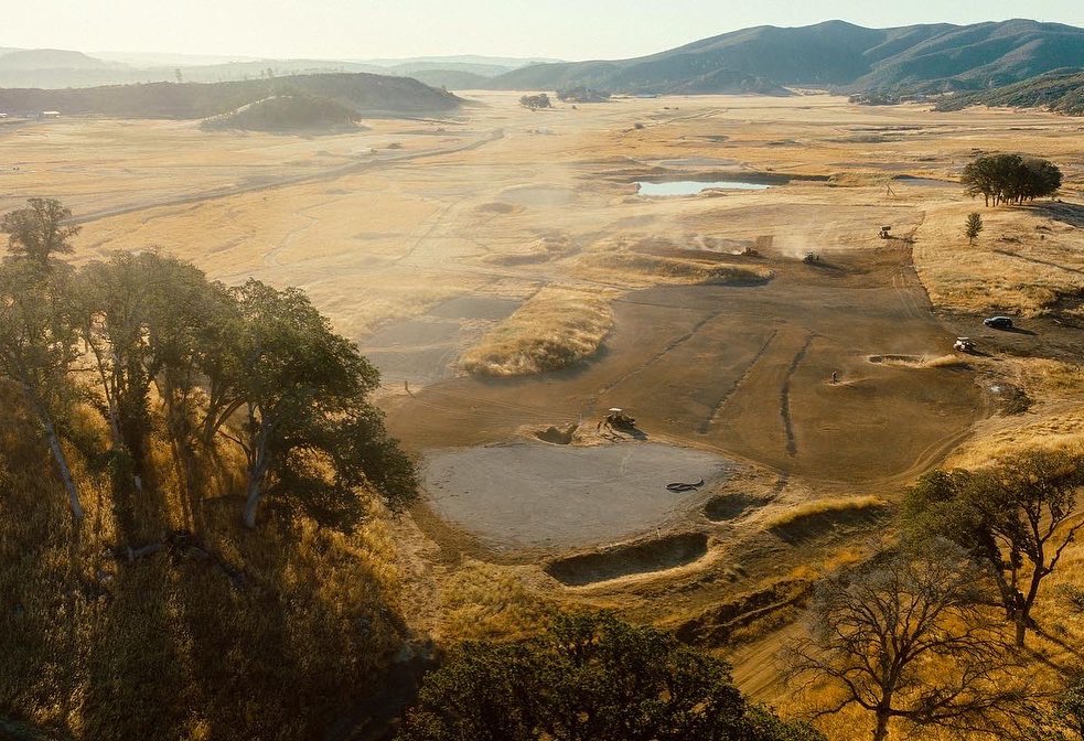 fried_egg_golf's tweet image. Grass is going down @bramblesgolf a new Coore and Crenshaw north of Napa.