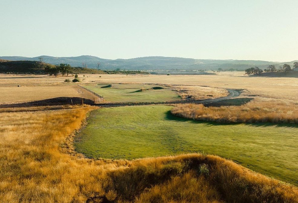 fried_egg_golf's tweet image. Grass is going down @bramblesgolf a new Coore and Crenshaw north of Napa.