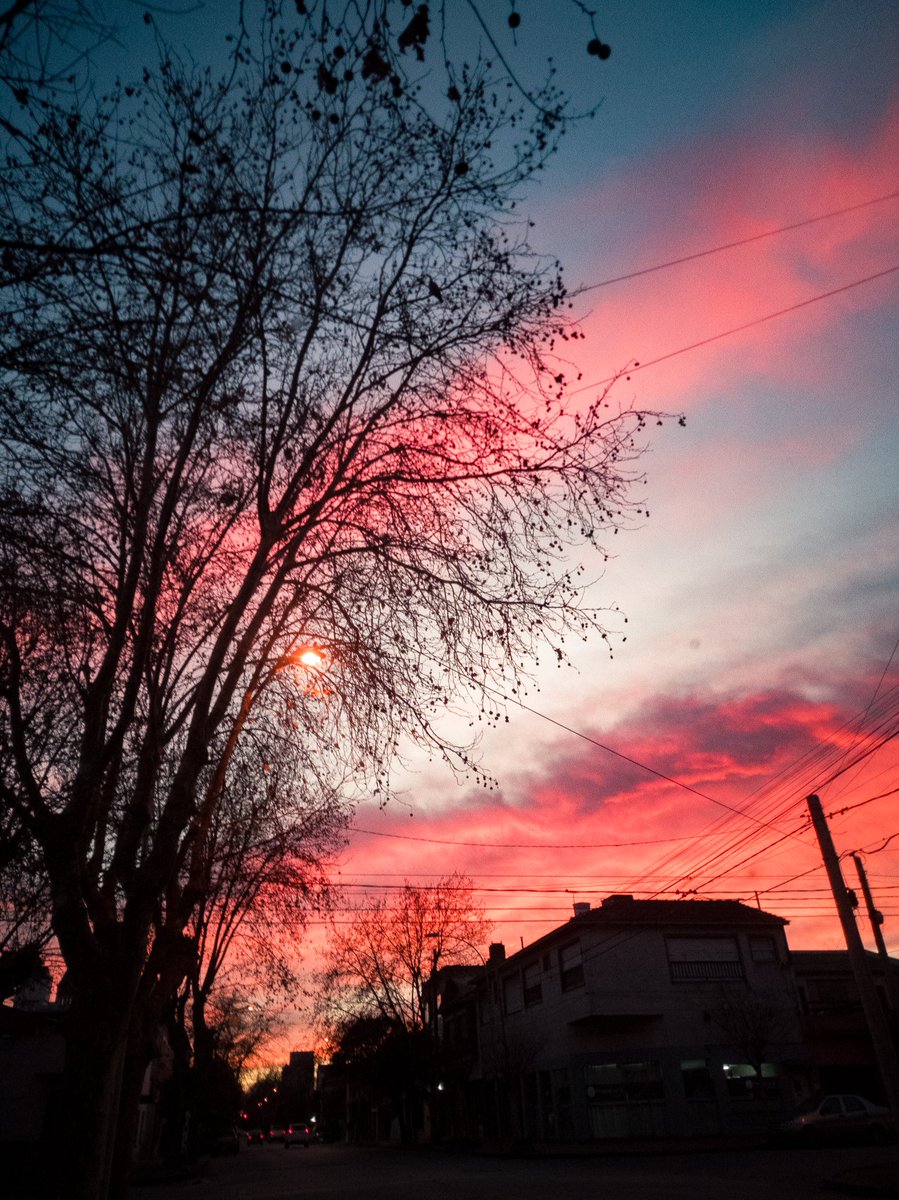 JuanLajePH's tweet photo. Hoy 29/6 a las 7.54am desde el auto y con el celular,  pero no quería perderme este cielo https://t.co/Z8QwA54vOq