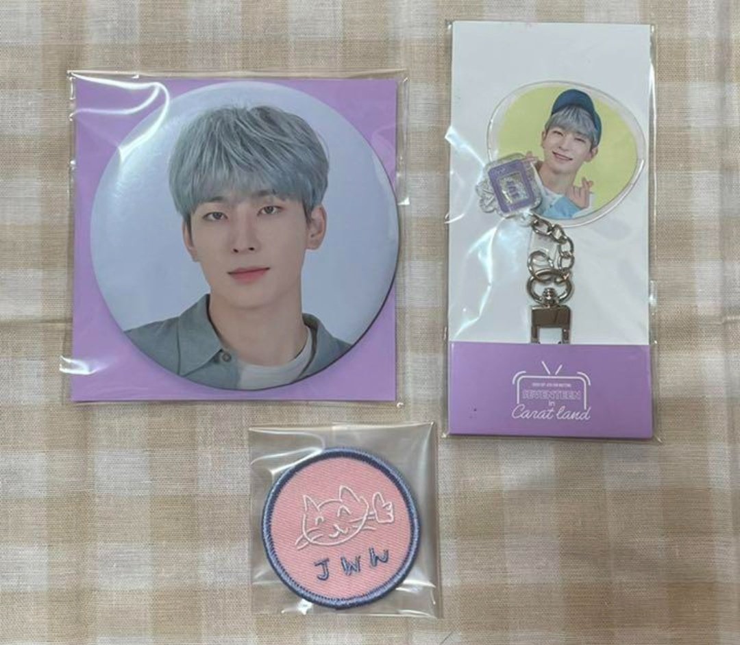 shemcart's tweet photo. #ShemmyPasabuy 

Wts lfb ph only 

Seventeen Wonwoo Caratland Pin and Enambel Badge Set
💸 ₱1555 (all in + lsf)
❗ You can look for kahati
🚚 Can ship separately
💰 Gcash/UB
✔️ Payo to secure
FETA 

Dm to order https://t.co/bfHDqGomLT