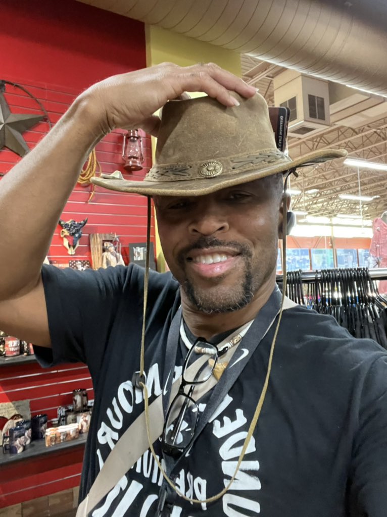 DMJ (@moseslyons3) on Twitter photo 