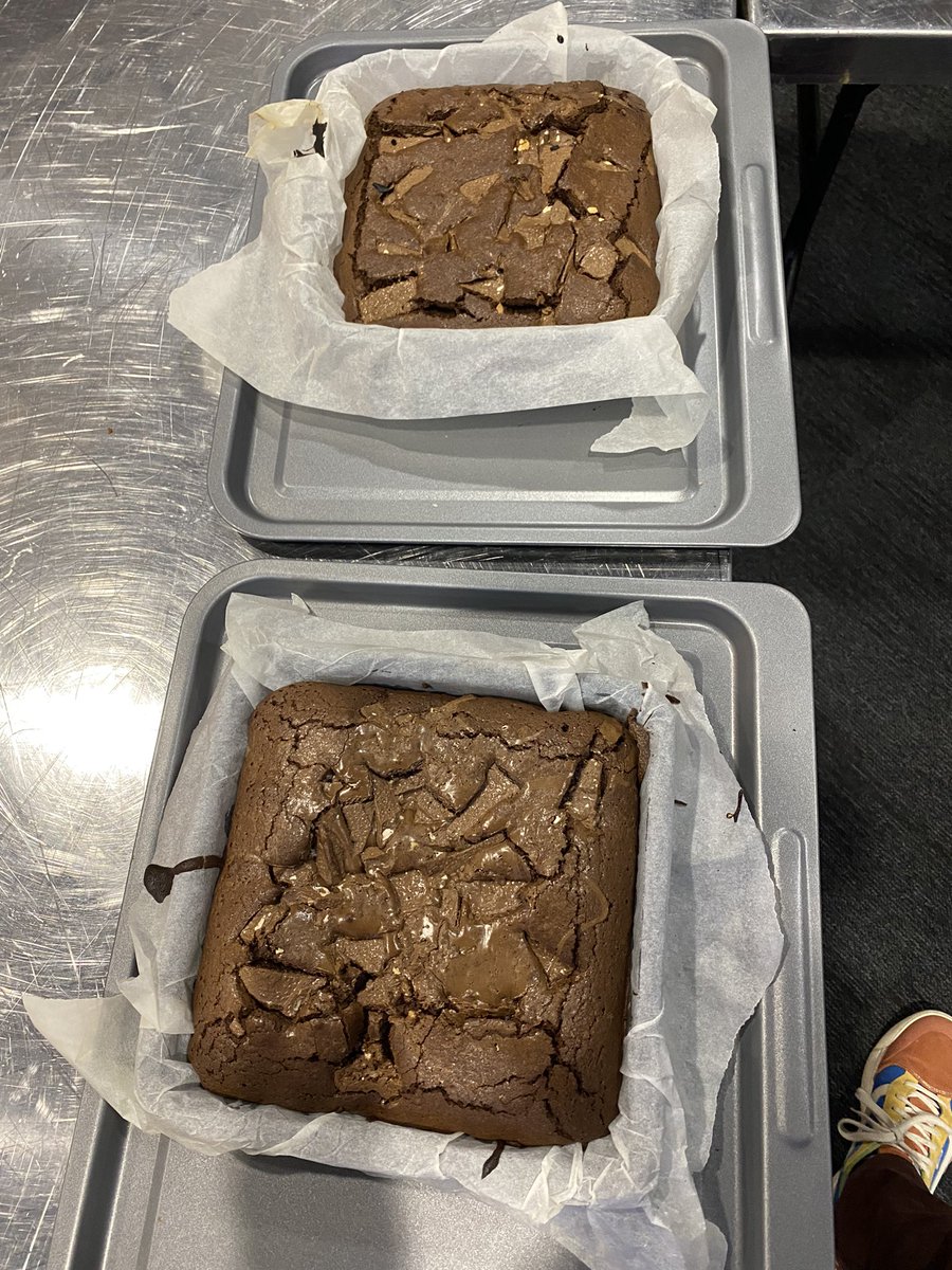 DrKidneyAsh's tweet photo. Bake off round 3 at the @RCPCHtweets conference - toblerone brownies!

Shreya from @RCPCH_and_Us showed huge talent and I can’t wait for her to be my sous chef at the next conference 😇

Thank you for taking part @dr_sahanarao @BhyseeMD @CharlieRizzo @EmmaMDyer  #RCPCH22 https://t.co/NHH9c5wN6U