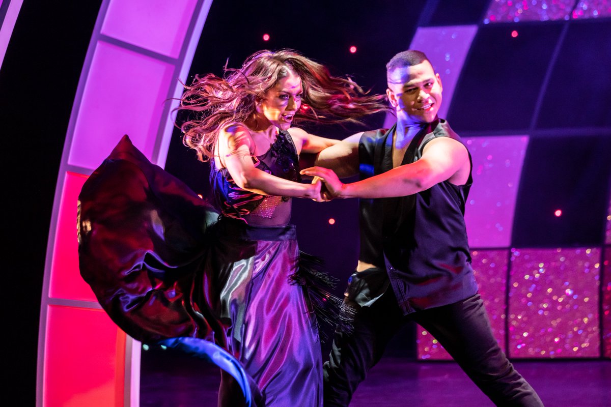 SCD_Live_Tour's tweet image. Check out the FAB-U-LOUS new production photos from the Strictly Presents Keeeep Dancing tour!

Have you booked your tickets yet? 

strictlypresents.com