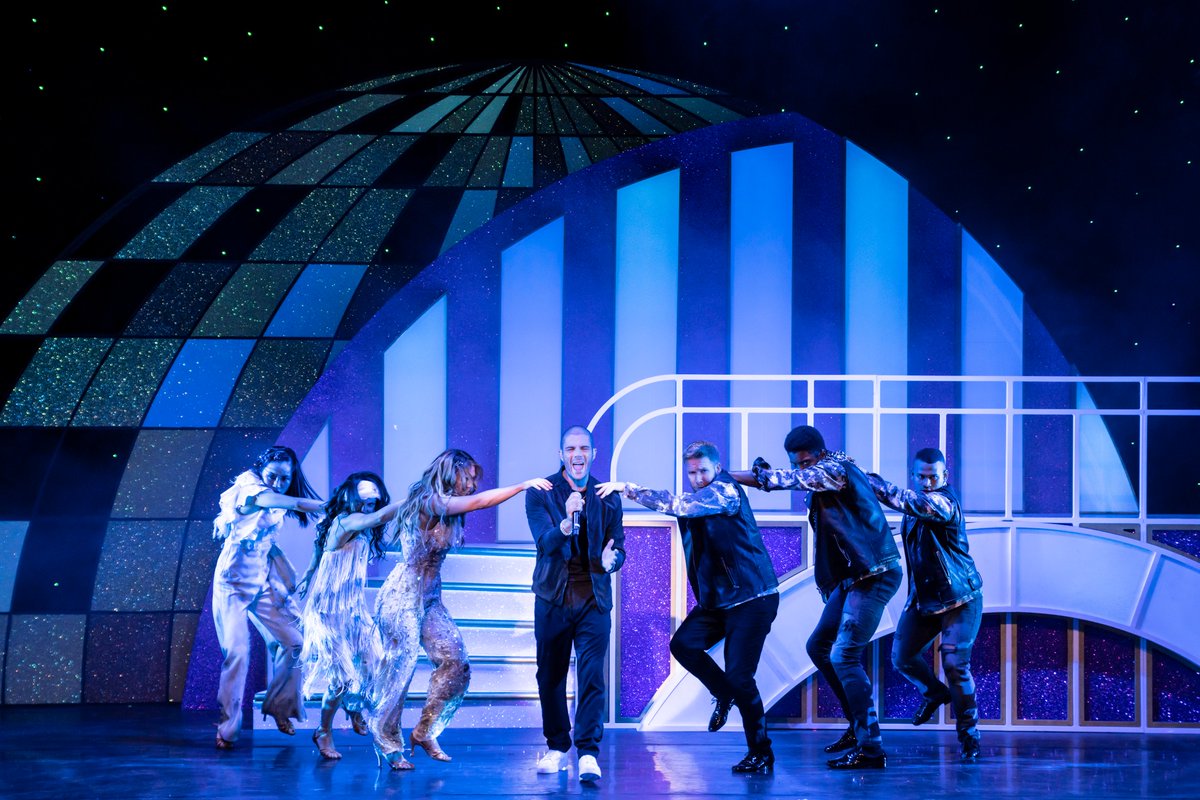 SCD_Live_Tour's tweet image. Check out the FAB-U-LOUS new production photos from the Strictly Presents Keeeep Dancing tour!

Have you booked your tickets yet? 

strictlypresents.com