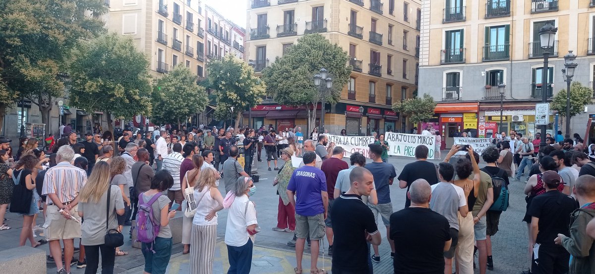 Ayer, día en el que comenzaba la Cumbre de la OTAN, no nos quedamos en casa 👇 Salimos a señalar que no olvidamos los asesinatos de Melilla, que estamos contra la OTAN, sus guerras y gastos millonarios y a gritar que Madrid es nuestra y que seguimos ✊ ¡OTAN fuera de Madrid! 🔥