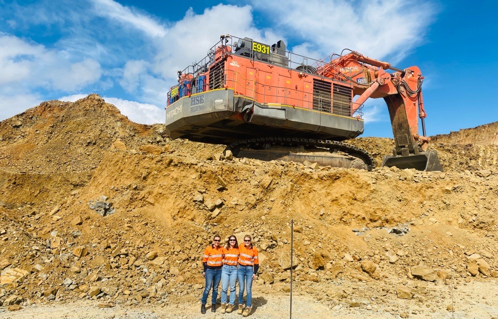 StellarRecruit's tweet photo. Yesterday our team took a visit to the South Walker Creek operation out in Coppabella, Queensland! 

The team were lucky enough to ride in the Komatsu 830E Dump Truck and even got to watch first-hand how the Diggers operate. 

Thanks to the team at HSE South Walker Creek! https://t.co/AfJReoh5aR