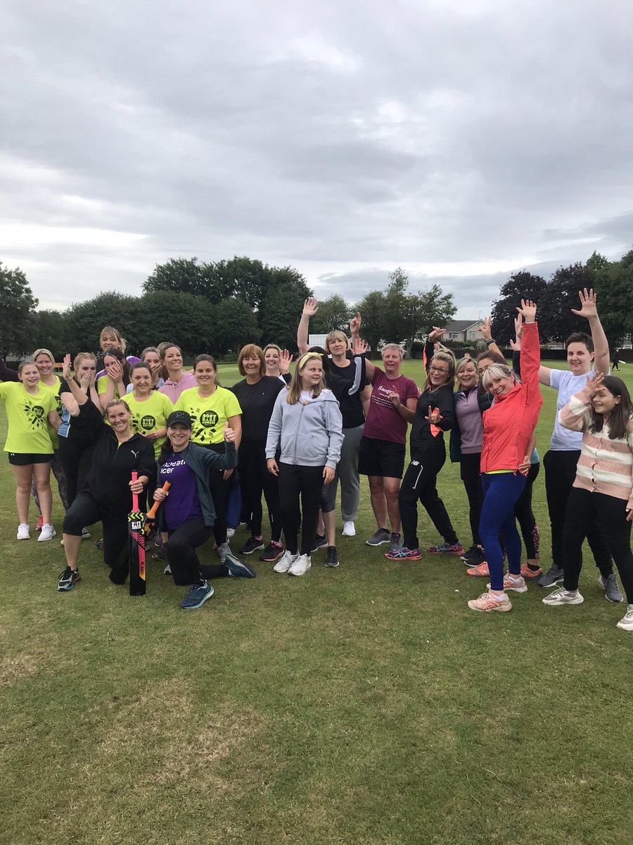 Sheep009Terry's tweet photo. Great turnout again last night @Croesycc for the woman’s croesyceiliog hens training. The girls are showing improvement and progression week after week and looking forward to our first fixtures this coming Sunday https://t.co/uNzxHdRYym