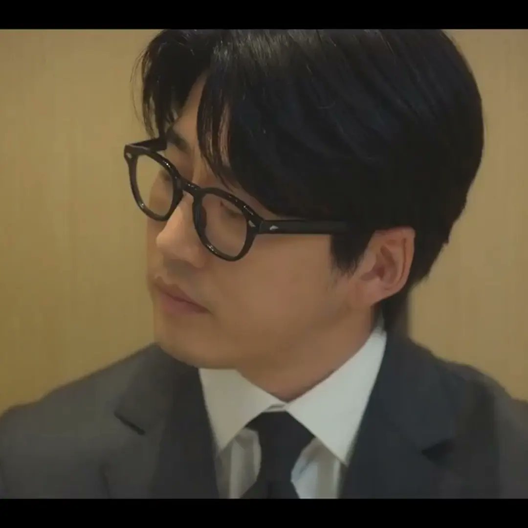 Yoon Kye-Sang wore MOSCOT Lemtosh, Black $300 in Disney+ Drama, Kiss Sixth Sense Episode 1. Cr: http://moscot.com #yoonkyesang #윤계상 #키스식스센스 #kisssixthsense #MOSCOT #모스콧...