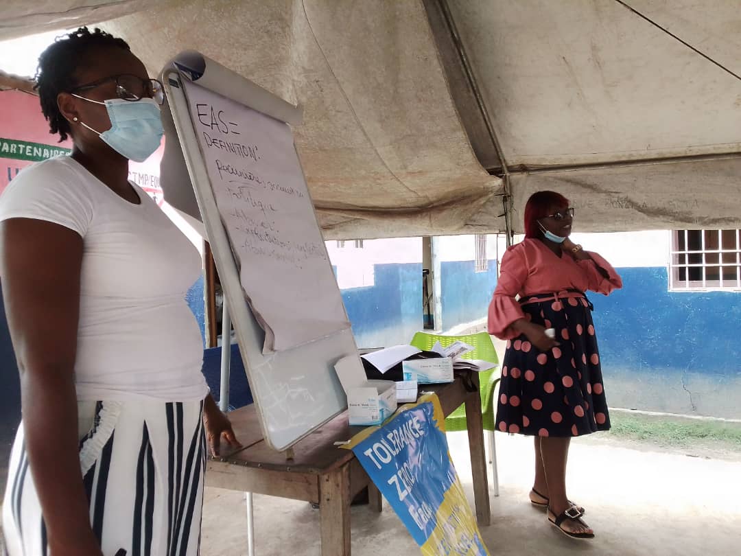 MajRDCongo's tweet photo. #Stop_Ebola: Briefing des jeunes du MAJ #Equateur sur l'Exploitation et Abus Sexuels dans le contexte de la maladie à virus ebola, à WENDJI SECLI, par la secrétaire chargée du programme de la politique de lutte contre l'exploitation et abus sexuels.
#PréventionCombinée https://t.co/eafWiHH4K8