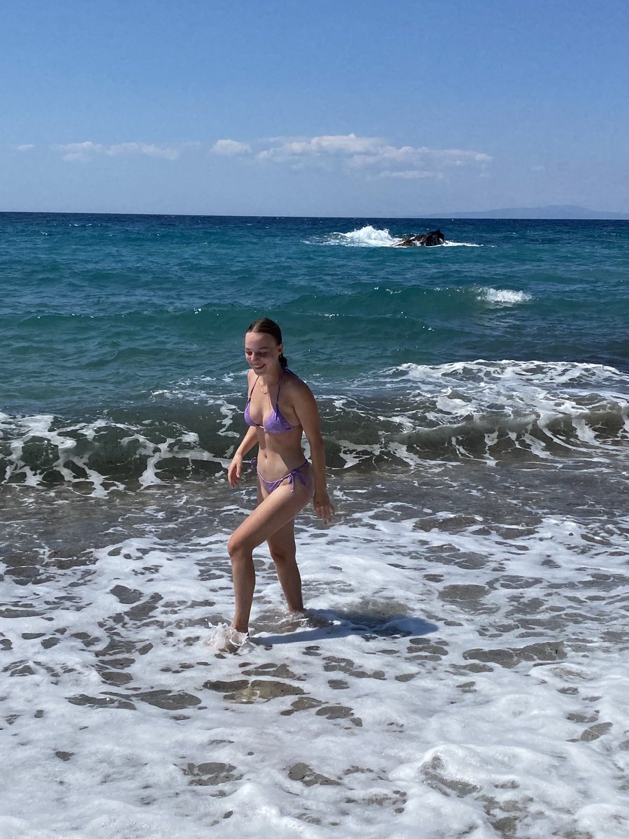 klarinecccka's tweet photo. on da beach https://t.co/5np3dNCb5s
