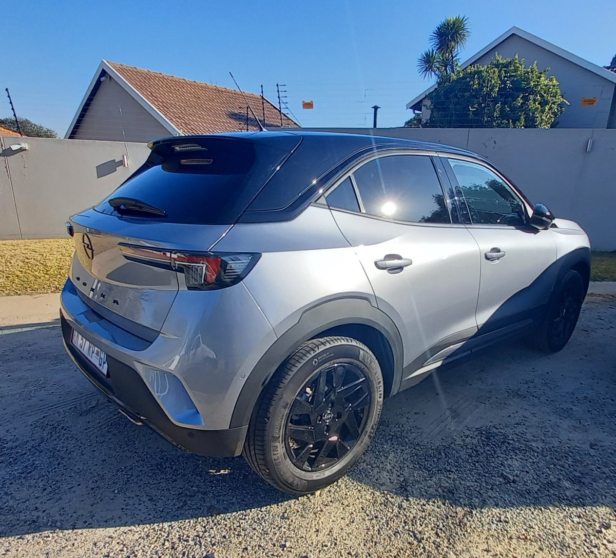 motormatters's tweet photo. Its #changingday on the @motormatters driveway today. The @Suzuki_ZA #Baleno departs and the @OpelSA #mokka arrives. Watch for posts and videos soon. @LRamsoomar @landyles @MeganMacD1 @ToneV4 @Brendon_Car @DeidreMDK @ChelsyPinto @TechnoBokMedia @DutchmanSeb @Wheels24 @SAGMJ https://t.co/cVVucaSnUS