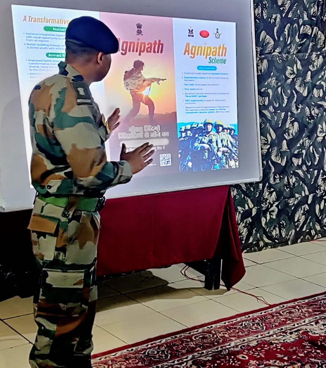 PRODefSrinagar's tweet photo. #ForeverInOps Division organised interaction with 152 veterans at #Padam wherein they were briefed on the details & benefits of #Agnipath scheme with a view to further motivate youth to join #IndianArmy
#BharatKeAgniveer
@adgpi @NorthernComd_IA @SpokespersonMoD @ddnewsladakh https://t.co/418Jz3IDnm
