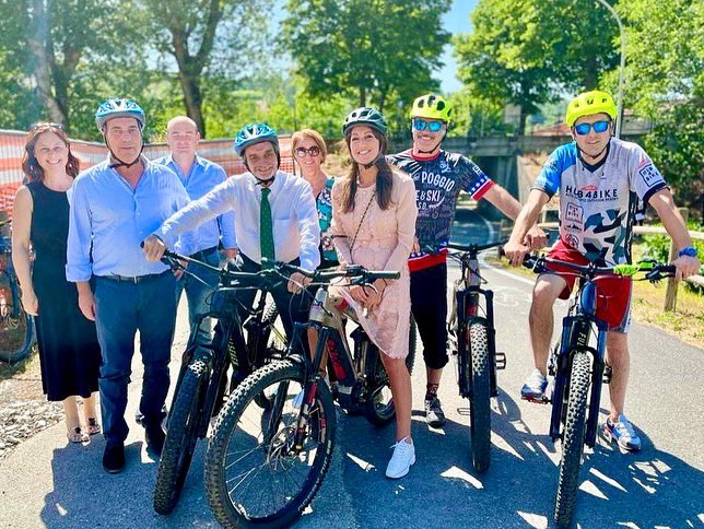 ElenaLucchini's tweet photo. Non poteva mancare anche un giro panoramico in bici a #Godiasco #SaliceTerme, lungo la #Greenway 🚴♂️ https://t.co/FHb8q8wDHG