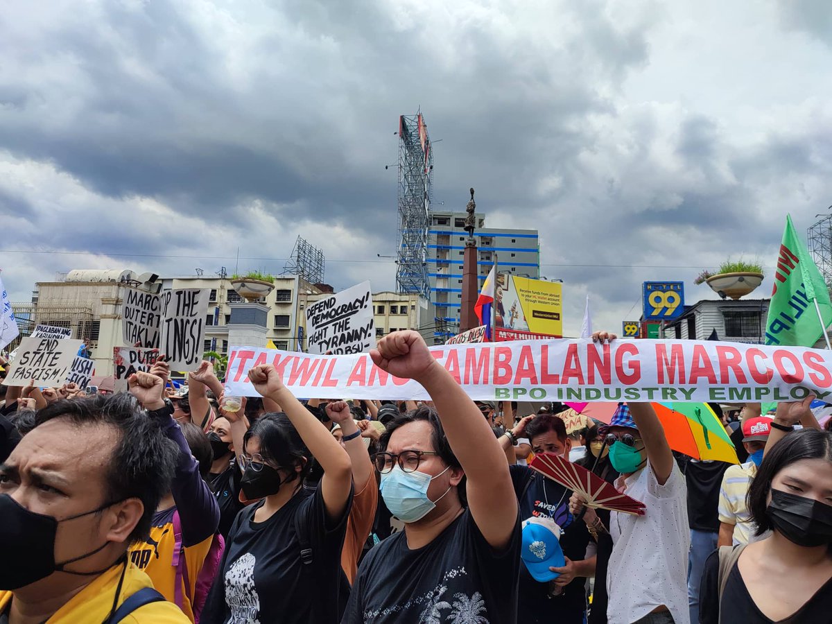 ilpscomm10's tweet photo. Progressive groups decry the machinery of fraud, disinformation, and historical revisionism of the Marcos family to distort its record of human rights violations and corruption. #InaugurationDayProtest #MarcosItakwil https://t.co/zzmyzgWm5V