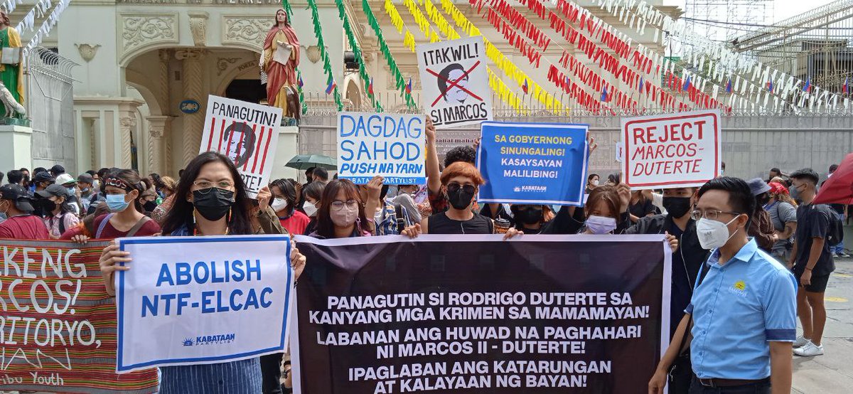 ilpscomm10's tweet photo. Progressive groups decry the machinery of fraud, disinformation, and historical revisionism of the Marcos family to distort its record of human rights violations and corruption. #InaugurationDayProtest #MarcosItakwil https://t.co/zzmyzgWm5V