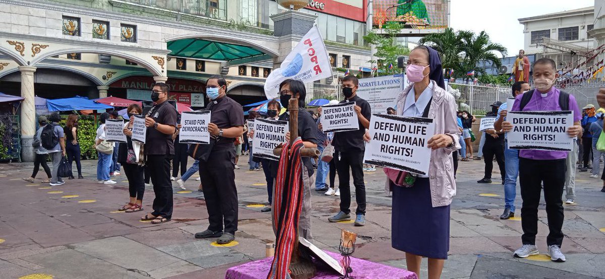 ilpscomm10's tweet photo. Progressive groups decry the machinery of fraud, disinformation, and historical revisionism of the Marcos family to distort its record of human rights violations and corruption. #InaugurationDayProtest #MarcosItakwil https://t.co/zzmyzgWm5V