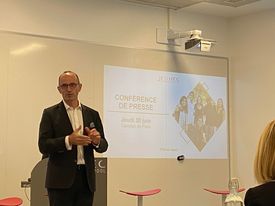 EDHEC_BSchool's tweet photo. #ImpactFutureGen "77% des jeunes diplômés considèrent l’impact sociétal comme un critère déterminant dans le choix de leur premier emploi selon une étude de l'#EDHECNewGen ce qui nous oblige à nous remettre en question" - @emmanuel_metais https://t.co/klZj7ERpxM
