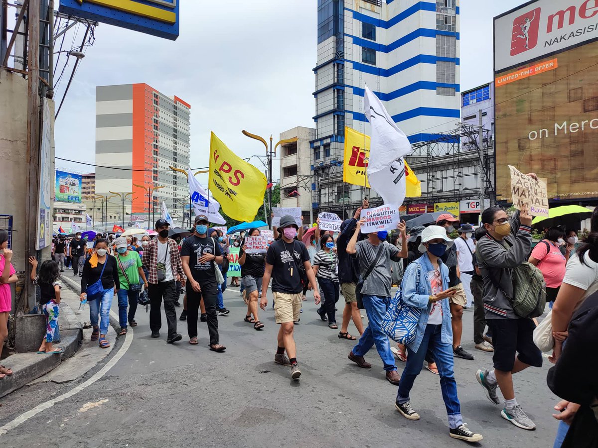 ilpscomm10's tweet photo. Indigenous Peoples groups, nat'l minority orgs, advocates & activists in the Philippines hold a protest action for rights and freedom in time of the inauguration of new prexy Ferdinand Marcos Jr., son of the late dictator Marcos Sr. #InaugurationDayProtest #MarcosItakwil https://t.co/AwQS8KG8ql