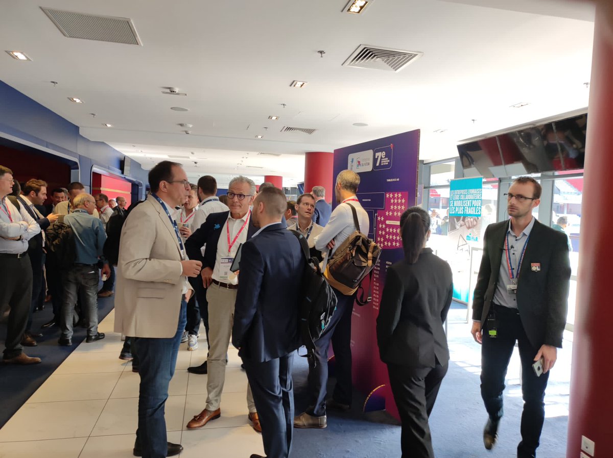 MalakoffHumanis's tweet photo. Le congrès @EDFutur commence et il a fait le plein avec + de 500 dirigeants de #PME et #ETI. Le thème de cette 7e édition : "A quoi servirait la croissance de nos PME et ETI françaises si elle n’était pas durable ?" #EDFutur #croissancedurable https://t.co/Ervj0olmdC