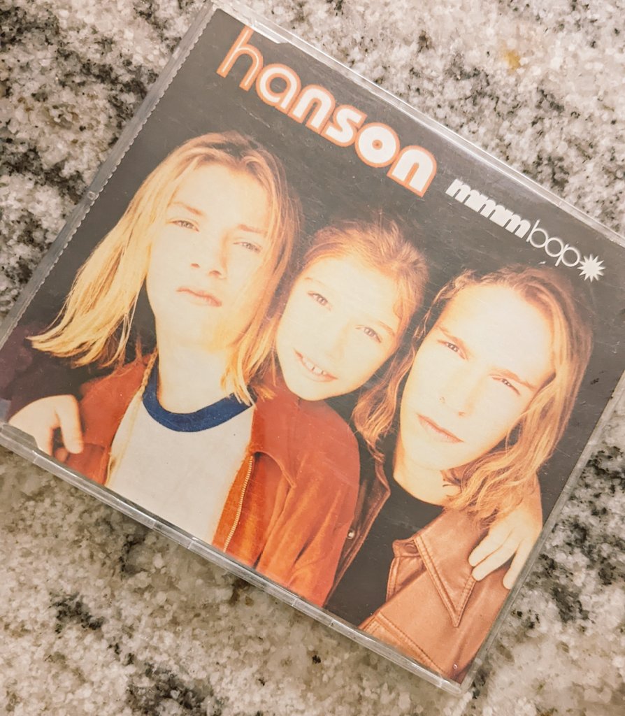 alexjamesmarsh's tweet photo. Off to London for a couple of days. Tonight we are reliving @ljmarsh83 first ever gig of seeing @hansonmusic 24 years later! #AlbertaneTour #RedGreenBlueTour @hansonmusic @isaachanson
@zachanson https://t.co/lflSPUmwaZ