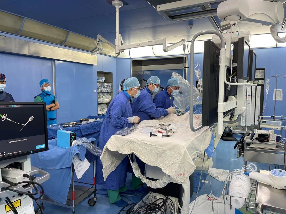 ShockwaveIVL's tweet image. Congratulations to Prof. Ge Jun-Bo on the 1st #CoronaryIVL case in China! CTO in the RCA with severe calcium treated with #RotaShock approach to an excellent outcome. Look forward to many more cases in China to come!

ISI bit.ly/3iEq7fC #CardioTwitter #ComplexPCI