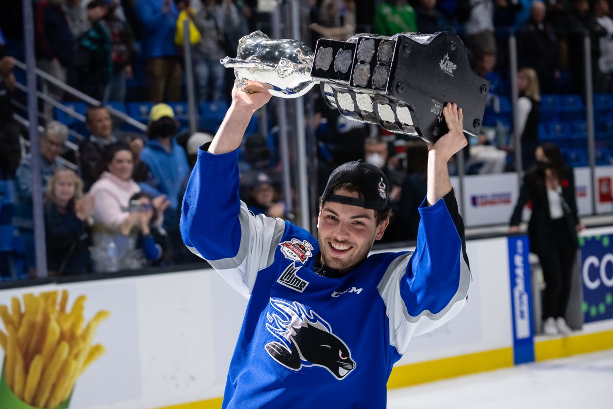 CHLHockey's tweet image. 🏆🏆🏆🏆

#MemorialCup