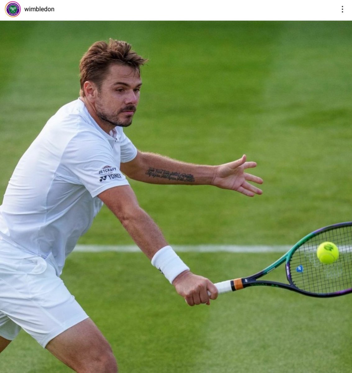chda7777's tweet photo. Just a great photo from Monday's match at #Wimbledon
#GreatCatch #BestBackhandEver #TotalFocus #FocusOnTennis #Tattoo #GreatQuote #SamuelBeckett #Wawrinka #stanwawrinka #stanislaswawrinka
(Pic via tournament on IG) https://t.co/pvQqyXb7Ib