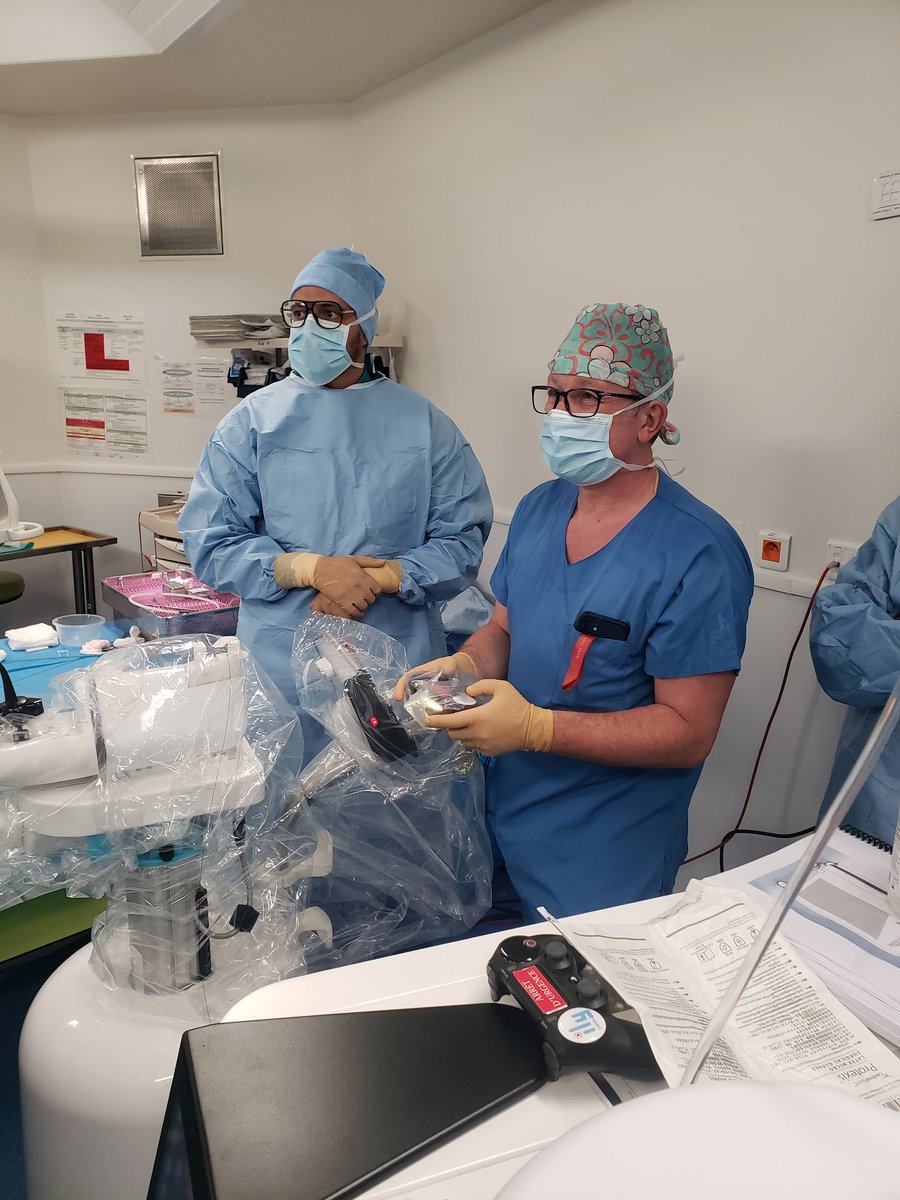 Housbow's tweet photo. World premier! First PCNL with flexible URS ILY Robot assisted Possible because of its size and 🎮!
 
Pr @sdroupy
Dr Ben-Naoum 
Dr @Nisrine_BAKRIM 

@CHUNimes 

Let's destroy stones 🎮 🦾 

#rirs 
#pcnl
#endourology 
#madeinfrance 
@Talkabouturolo1 
@AFUrologie 
@Uroweb https://t.co/n34QUhcKNs