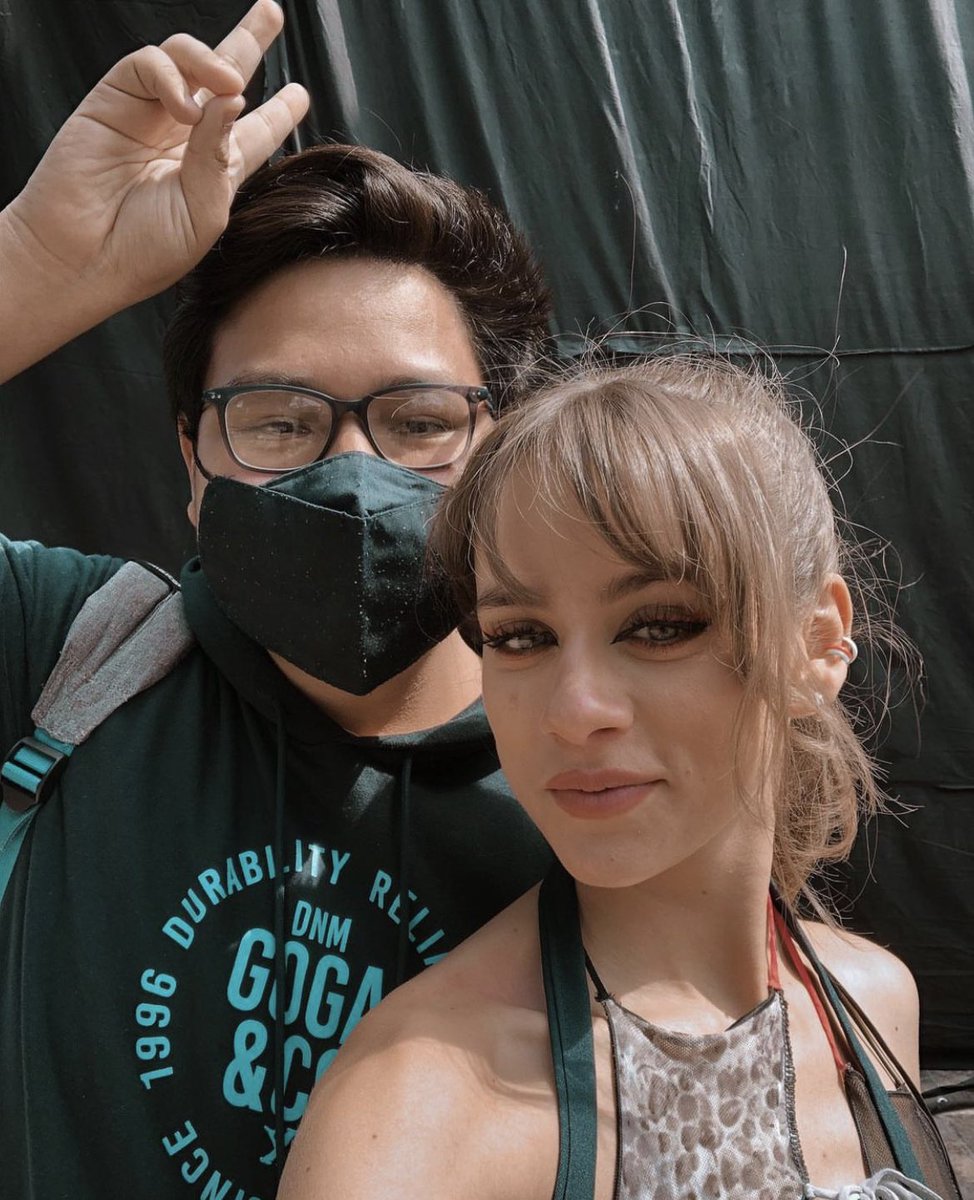 rebelde_netflix's tweet photo. Alguns fãs estiveram no set de filmagens de Siempre Rebeldes e tirarama glumas fotos com o elenco 😍

📸 fer.goca18 / winnie0412 https://t.co/0Ij90xZCZl