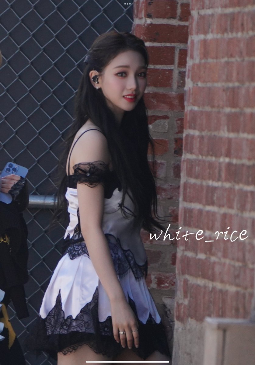Whiterice94's tweet photo. 20220629 jimmy kimmel live show outdoor preview  #KARINA #카리나 #aespa #AESPAinLA https://t.co/lNiUo4DXzK