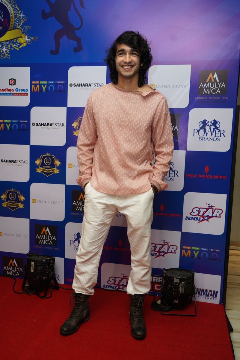 E24bollynews's tweet photo. Shantanu Maheshwari honoured as 'Emerging Star Of Cinema' for Gangubai Kathiawadi at Bollywood Film Journalists Awards
@shantanum07 https://t.co/OyFVivoXpd