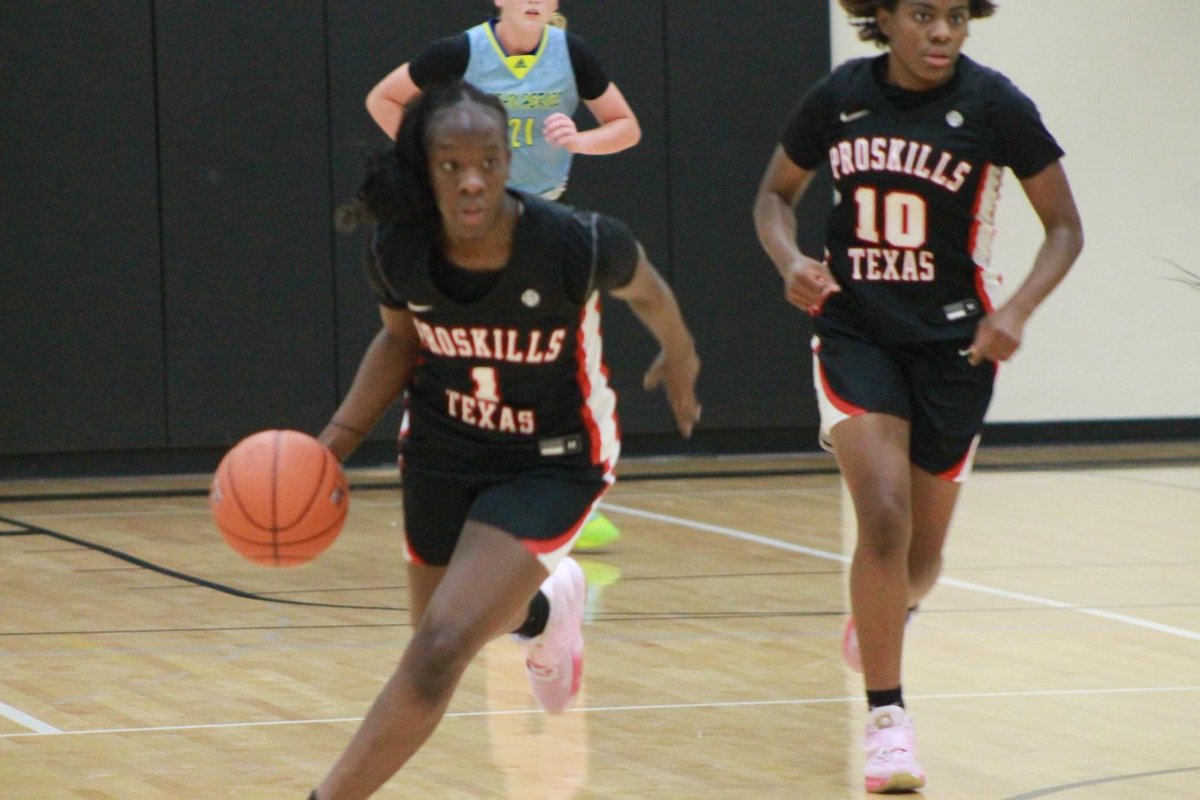 Kncrawf's tweet photo. Loved watching these ladies work!!
@ycox71 @NisaaMuhammad1 
@c1osen @andrearileyinc @ProSkills16UGBB @GradyMajors @bballjkey @PassThaBall @ChrisHarrisBB @ProSkillsGBB 
@CoachJLinson WORK‼️
Make more noise in July🔥🔥💯 https://t.co/Bos1hCD9wy