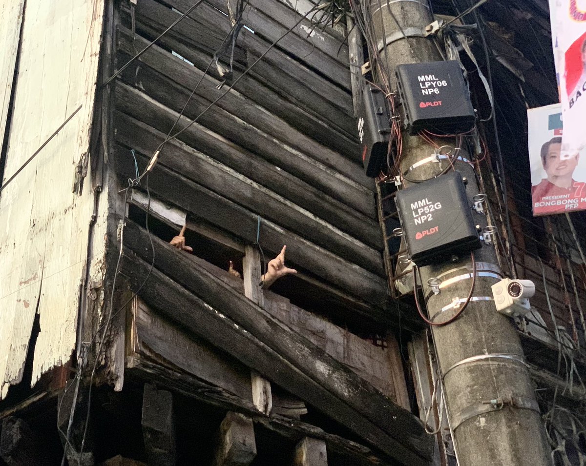welverder's tweet image. I took this photo outside the mosque in Quiapo. Kids were shouting “Leni kami!” as they flash the L sign outside their house. 

This, for me, symbolizes how the next 6 years might be — we may be oppressed; but we will resist. It’s an honor to fight for and with you, VP Leni! 💖
