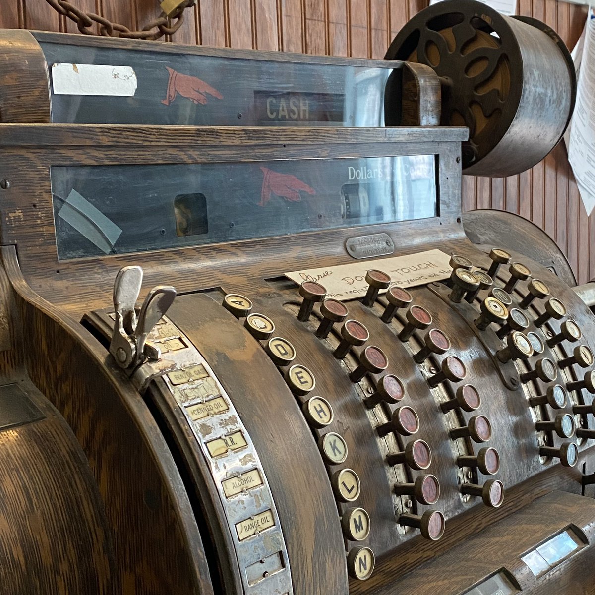 FrogMoonMama's tweet photo. I love stuff like this. At the #RaquetteLake General Store. Back when life revolved around cash. Weβve progressed so far and yet still so far to go.
#UpstateNY #RaquetteLake #Adirondack #WomenWhoinvesr #ADK https://t.co/mCe7LuyIs7