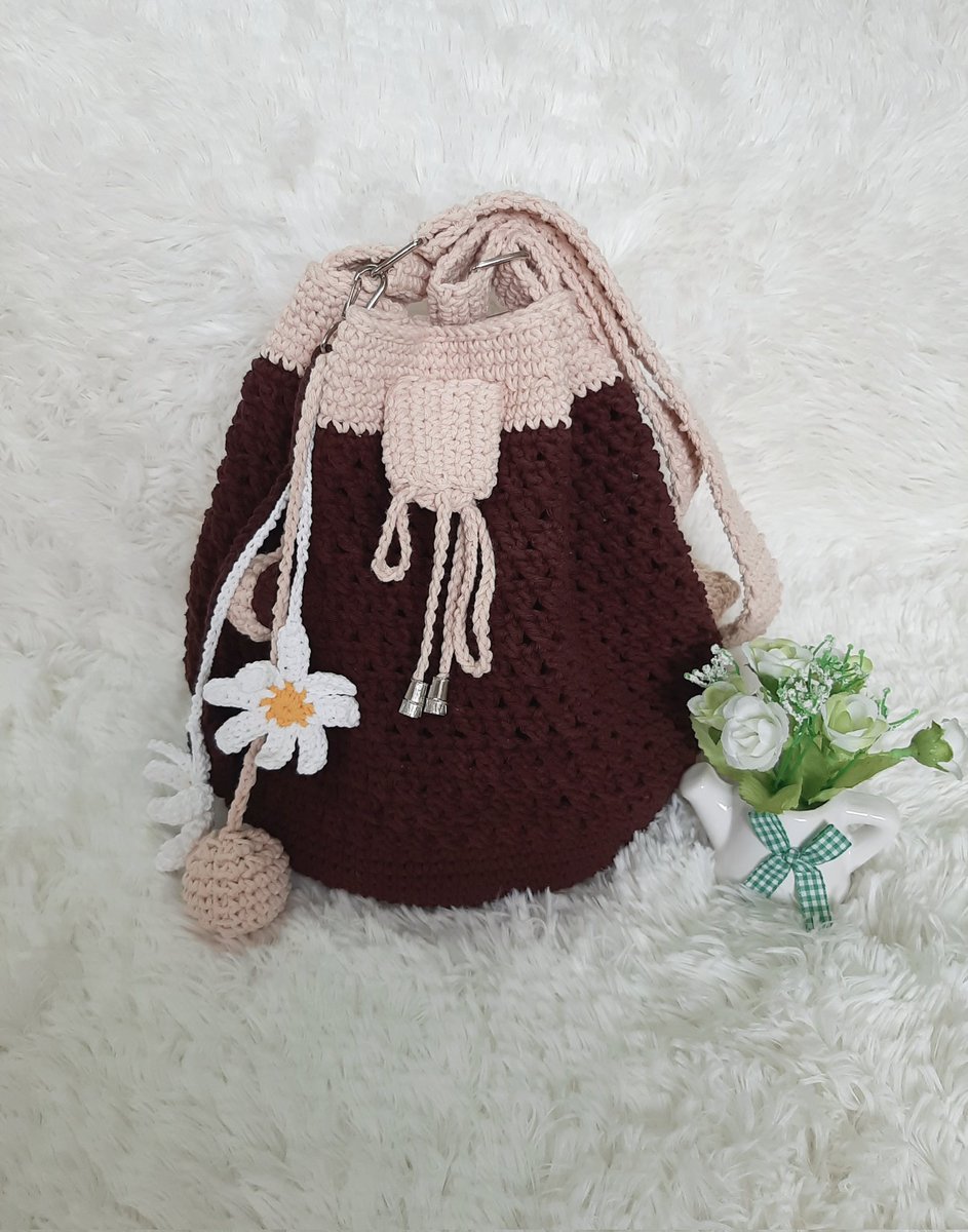 okgukaojai2's tweet photo. น้อลออกเดินทางไปห��เจ้าของแล้ว
กระเป๋า 490 บาท
ค่าส่ง 40 บาท
ขนาด(โดยประมาณ)
กว้าง 8.5 นิ้ว
สูง 8.5 นิ้ว
สายปรับได้
ไม่มีพร้อมส่ง ทำตามออเดอร์
ขอคนรอได้นะคะ
#ตลาดนุช
#เป๊กผลิตโชค
#Chaizen_Chaizen https://t.co/BiWktMLSF1
