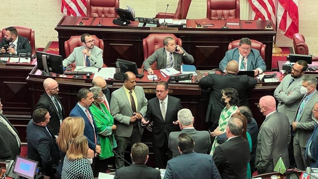 DalmauSenador's tweet photo. Con votos de TODAS las delegaciones, el @SenadoPR aprobó esta noche el #PC1367 de las Foráneas. 

Juntos avanzamos por Puerto Rico. https://t.co/TcSkIOIdAW