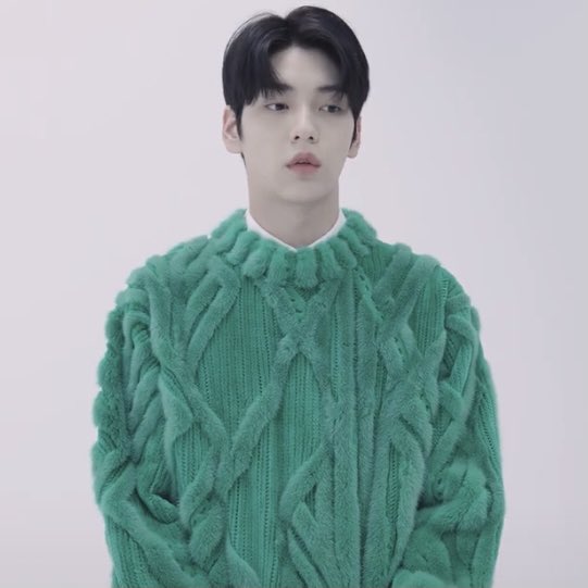 ausoobe's tweet photo. 초록 니트 입은 날 생각나다..🌿 https://t.co/hwcVpOs1sP