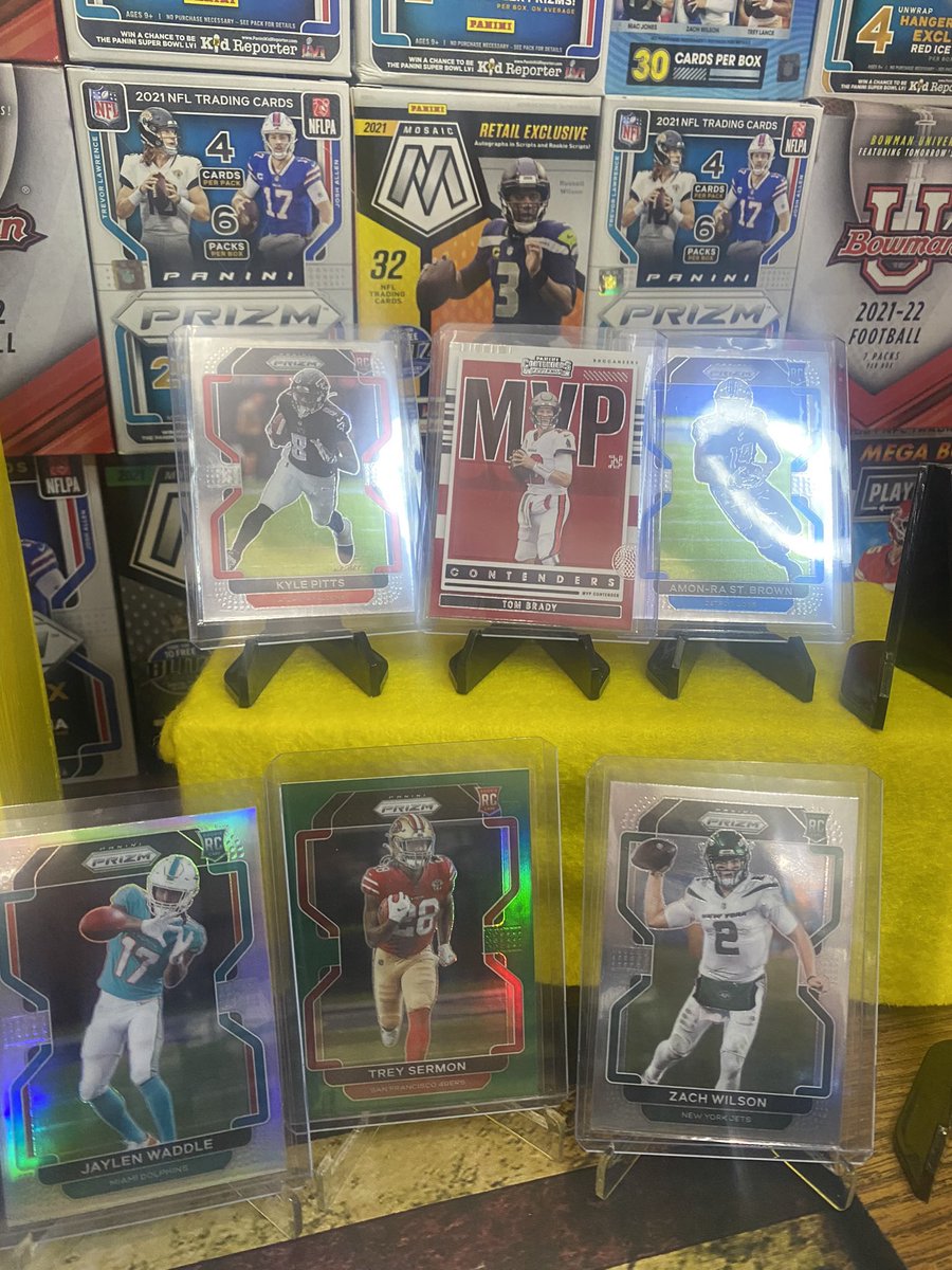 BreakerGirl7's tweet image. Pulled some fire again tonight in our break on @bonusbreaksapp!! Mac Jones neon men card along with a Bengals auto from a contenders hanger and other hits! If you missed out don’t miss out on the next break!! #bonusbreaks #pullingfire #howwedo