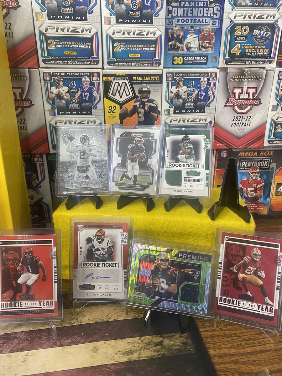 BreakerGirl7's tweet image. Pulled some fire again tonight in our break on @bonusbreaksapp!! Mac Jones neon men card along with a Bengals auto from a contenders hanger and other hits! If you missed out don’t miss out on the next break!! #bonusbreaks #pullingfire #howwedo