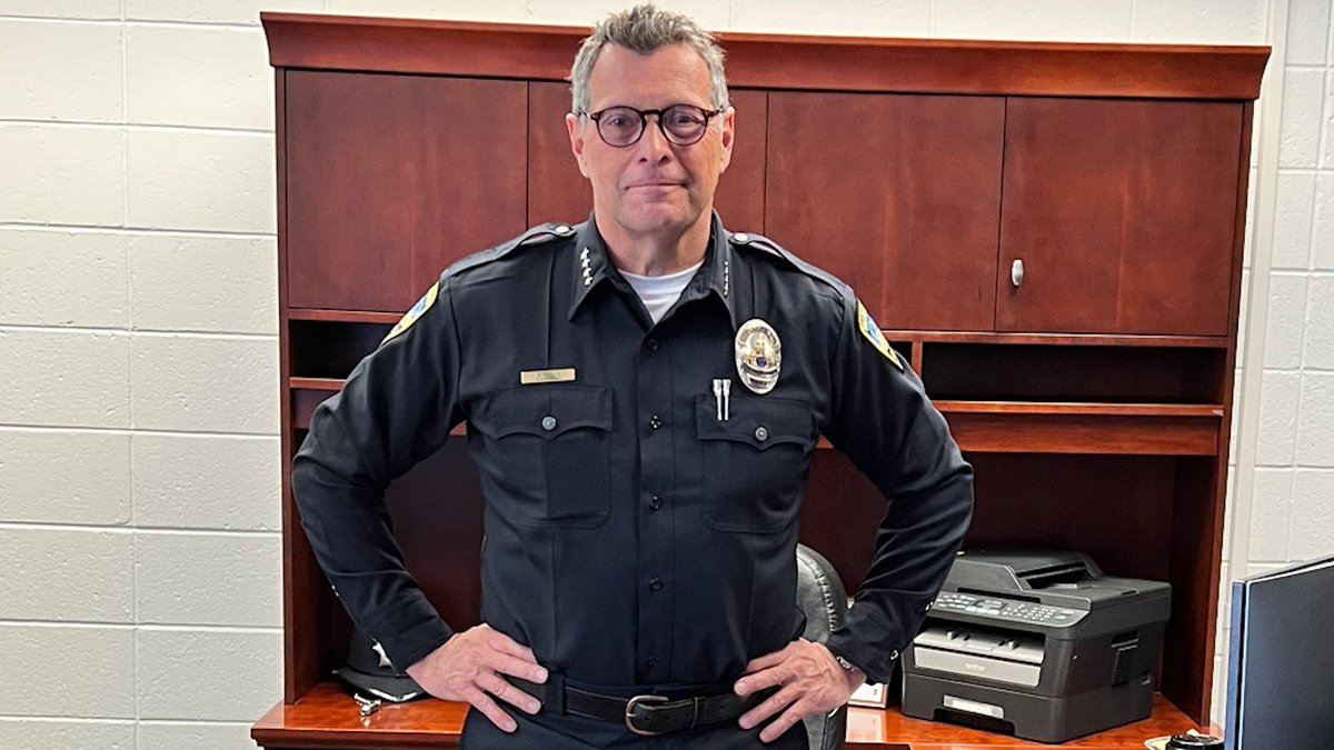 Palm Springs Chief of Police takes on issue of police training in the wake of Uvalde, Texas school shooting where the police response has been heavily criticized.....

kesq.com/news/2022/06/2…