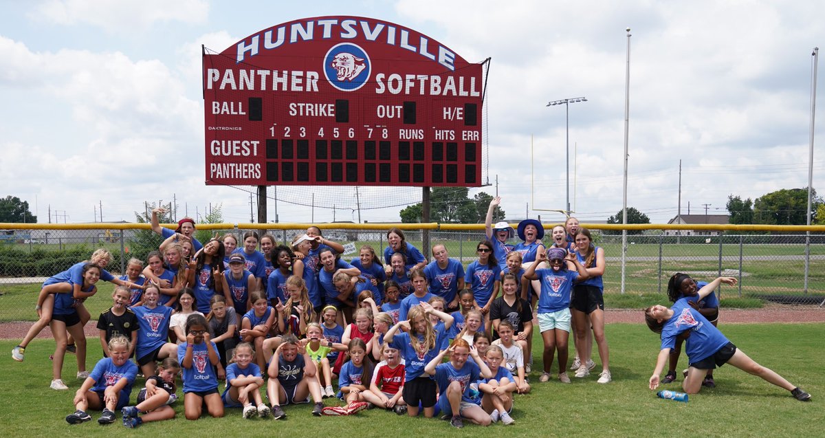 HHSFastpitchSB's tweet photo. Day 2 of the HHS Softball Little Camp was incredible. Thank you to everyone who came out and took part. #GBR #LittlePanthers #TheFutureLooksBright #Family https://t.co/NpA40j7Yqk