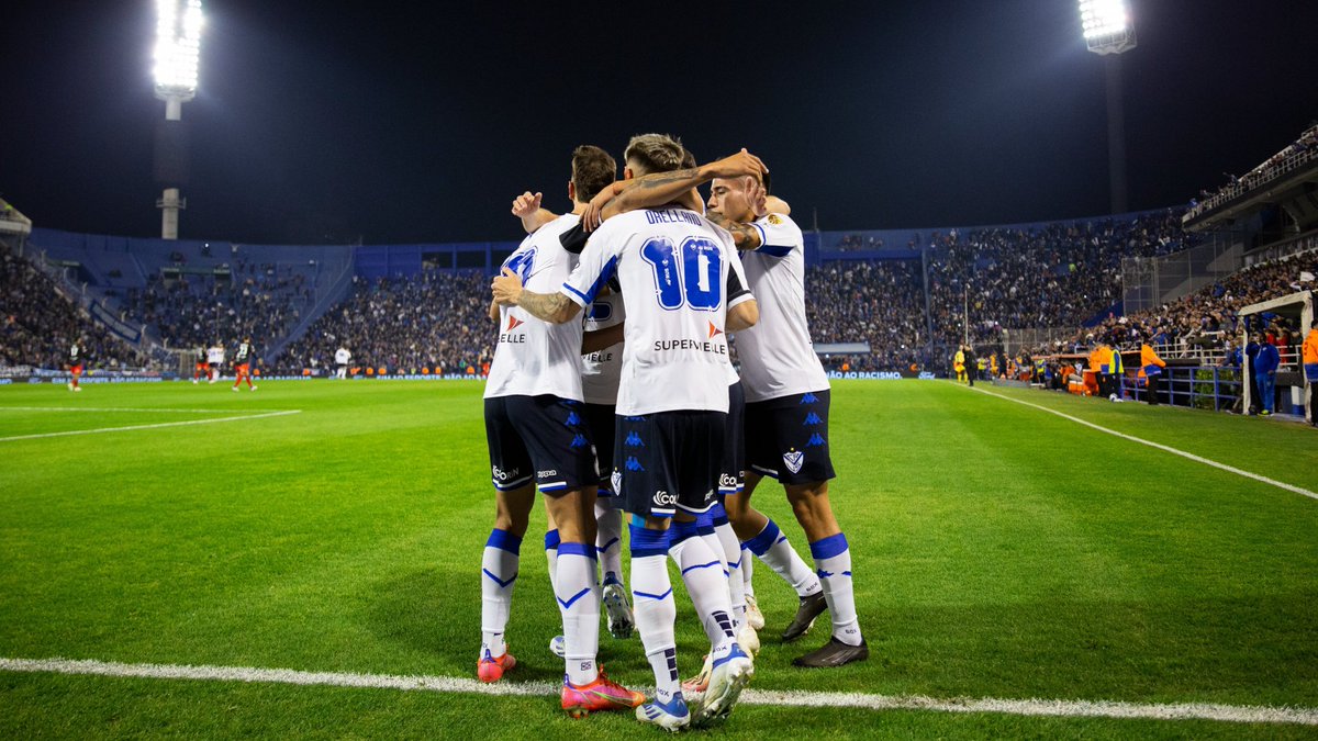 sabadovelezok's tweet photo. 🔥 El 1 x 1 de #Vélez - #River:

8️⃣ Hoyos
9️⃣ Jara
6️⃣ De los Santos
7️⃣ Gómez
7️⃣ Ortega
🔟 Garayalde
8️⃣ Perrone
6️⃣ Orellano
8️⃣ Pratto
9️⃣ Janson
7️⃣ Bou

🔟 Medina 🎓
9️⃣ Osorio 8️⃣ Fernández 🔺️🔻 https://t.co/WKGDSkohMv