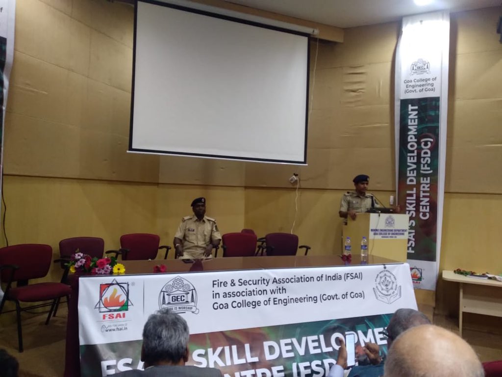 spsouthgoa's tweet photo. A #CyberCrime awareness session for students of #GoaEngineeringCollege at Farmagudi #Ponda was organised which was attended and guided by Shri @shivendu_b DySP Cyber Crime and PI Vidyanand Pawar Cyber Crime/ ATS
@goacm
@DGP_Goa
@GoaNewsHub https://t.co/mfUaD7bf4j